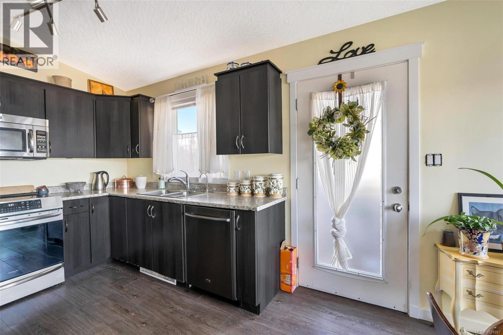 1 2740 Stautw Rd, Central Saanich