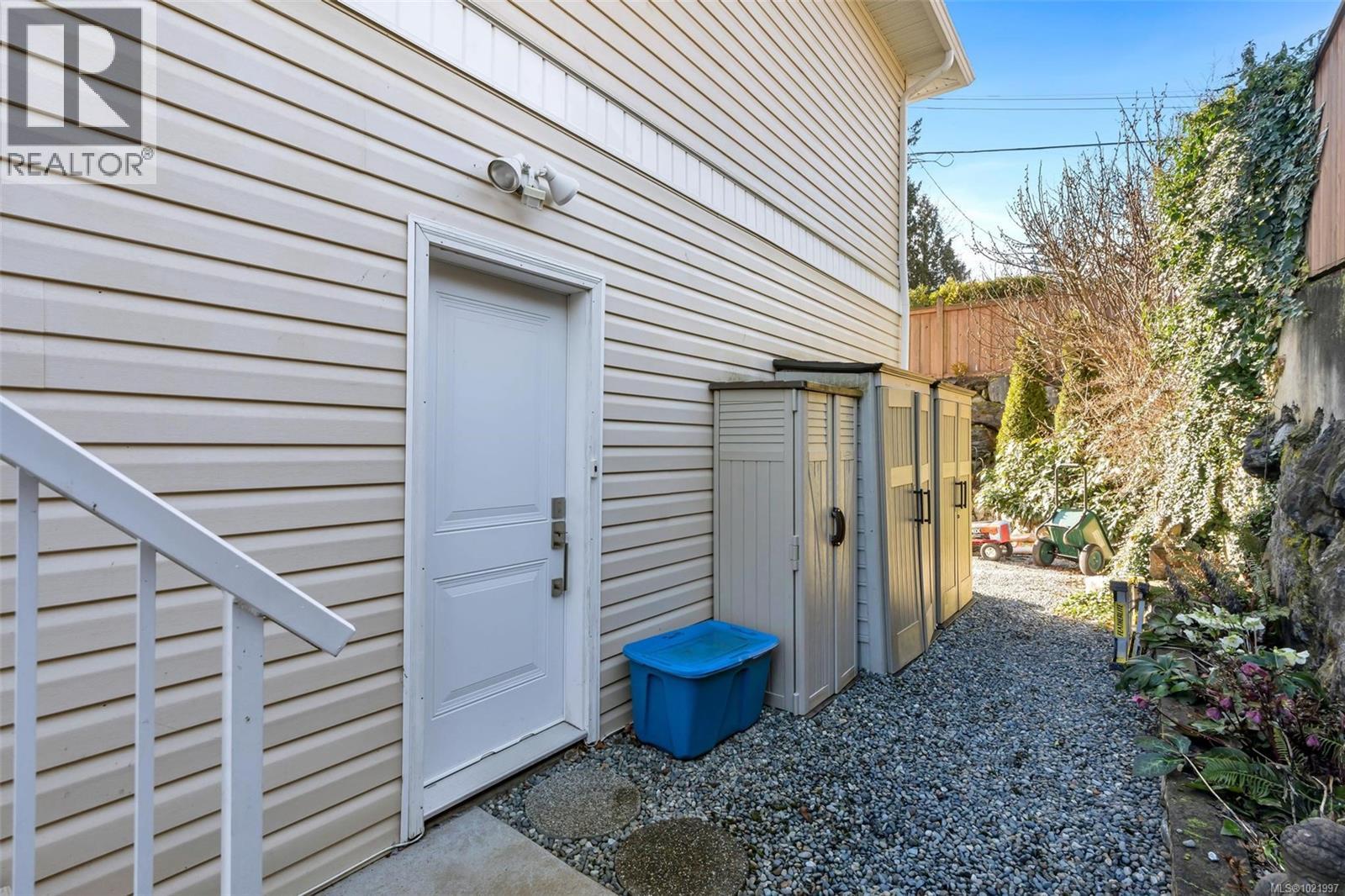 1 2740 Stautw Rd, Central Saanich