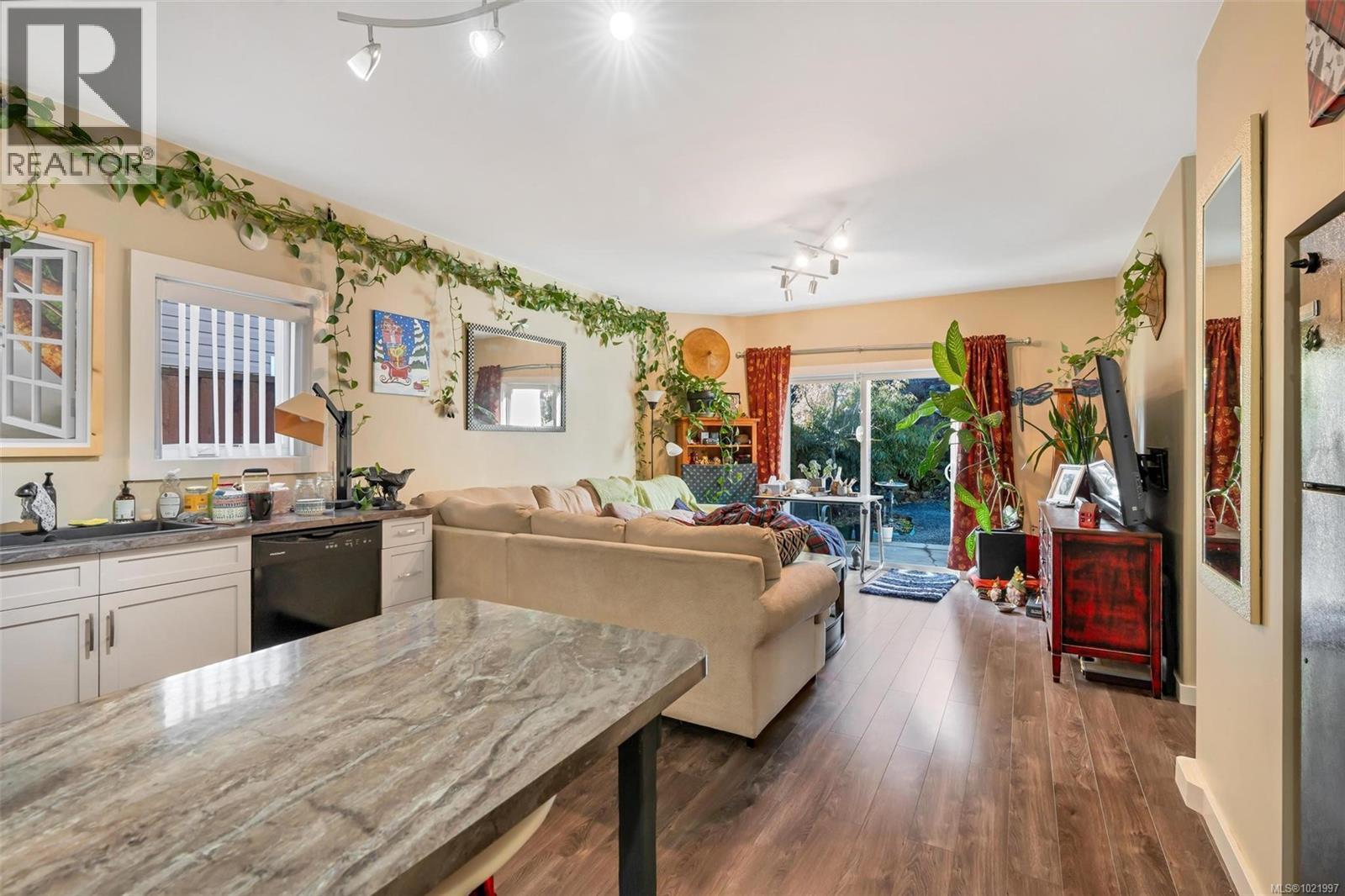 1 2740 Stautw Rd, Central Saanich