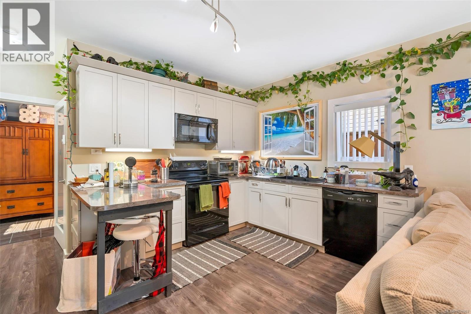 1 2740 Stautw Rd, Central Saanich