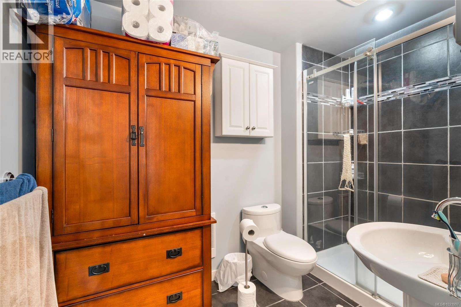 1 2740 Stautw Rd, Central Saanich