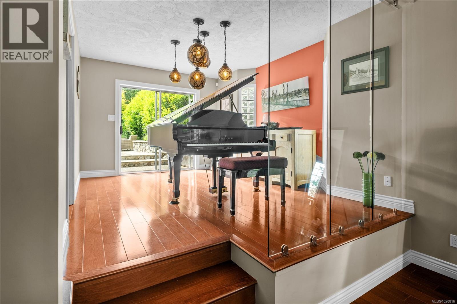 2013 Ferndale Rd, Saanich