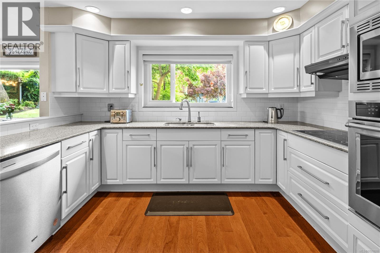 2013 Ferndale Rd, Saanich