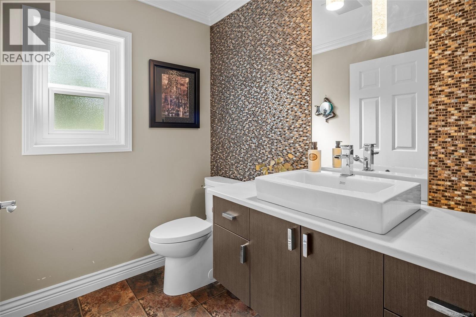 2013 Ferndale Rd, Saanich