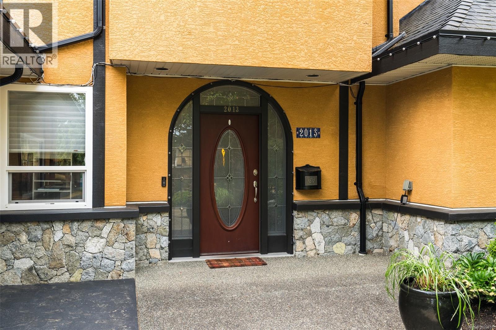 2013 Ferndale Rd, Saanich