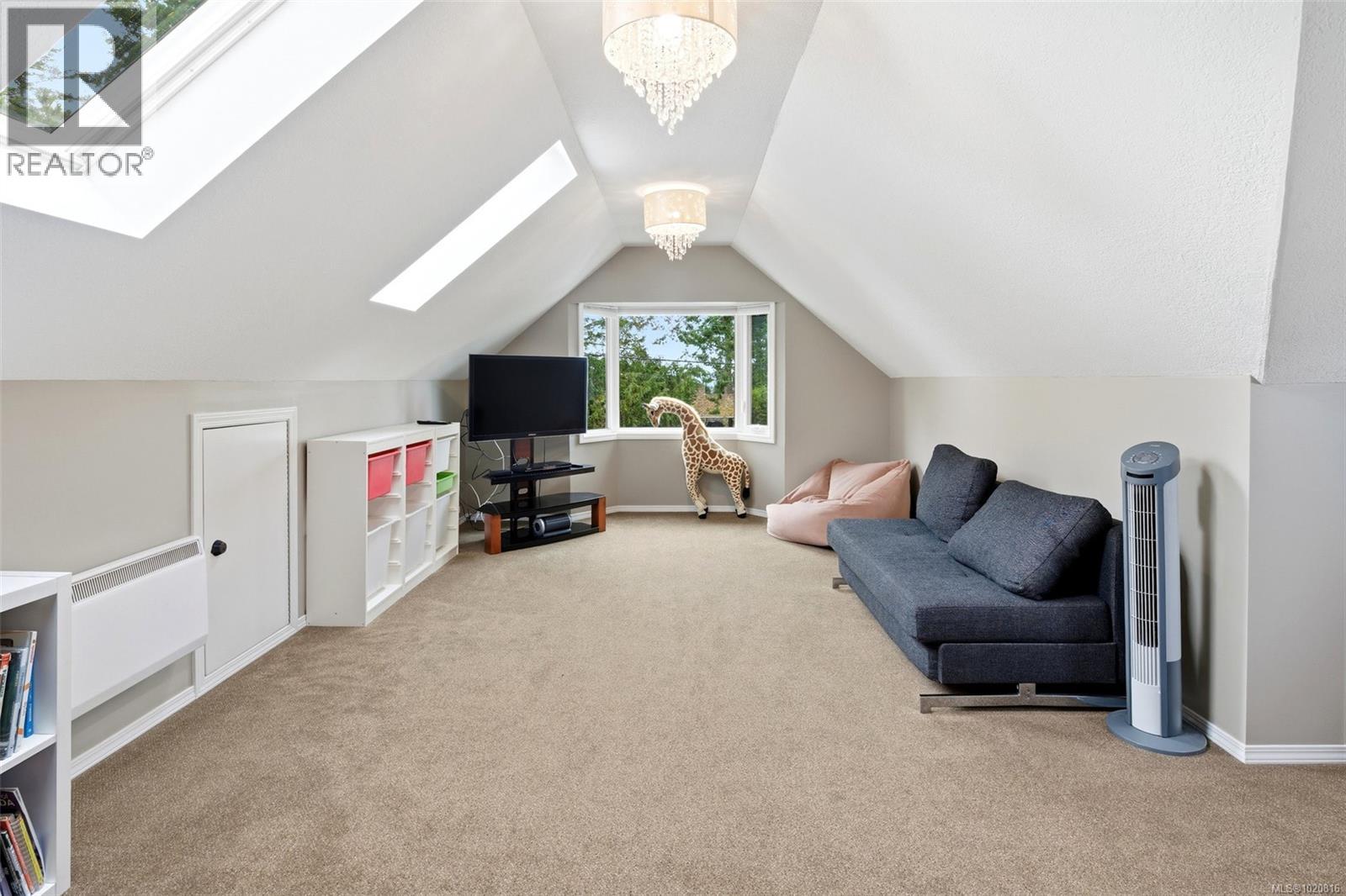 2013 Ferndale Rd, Saanich