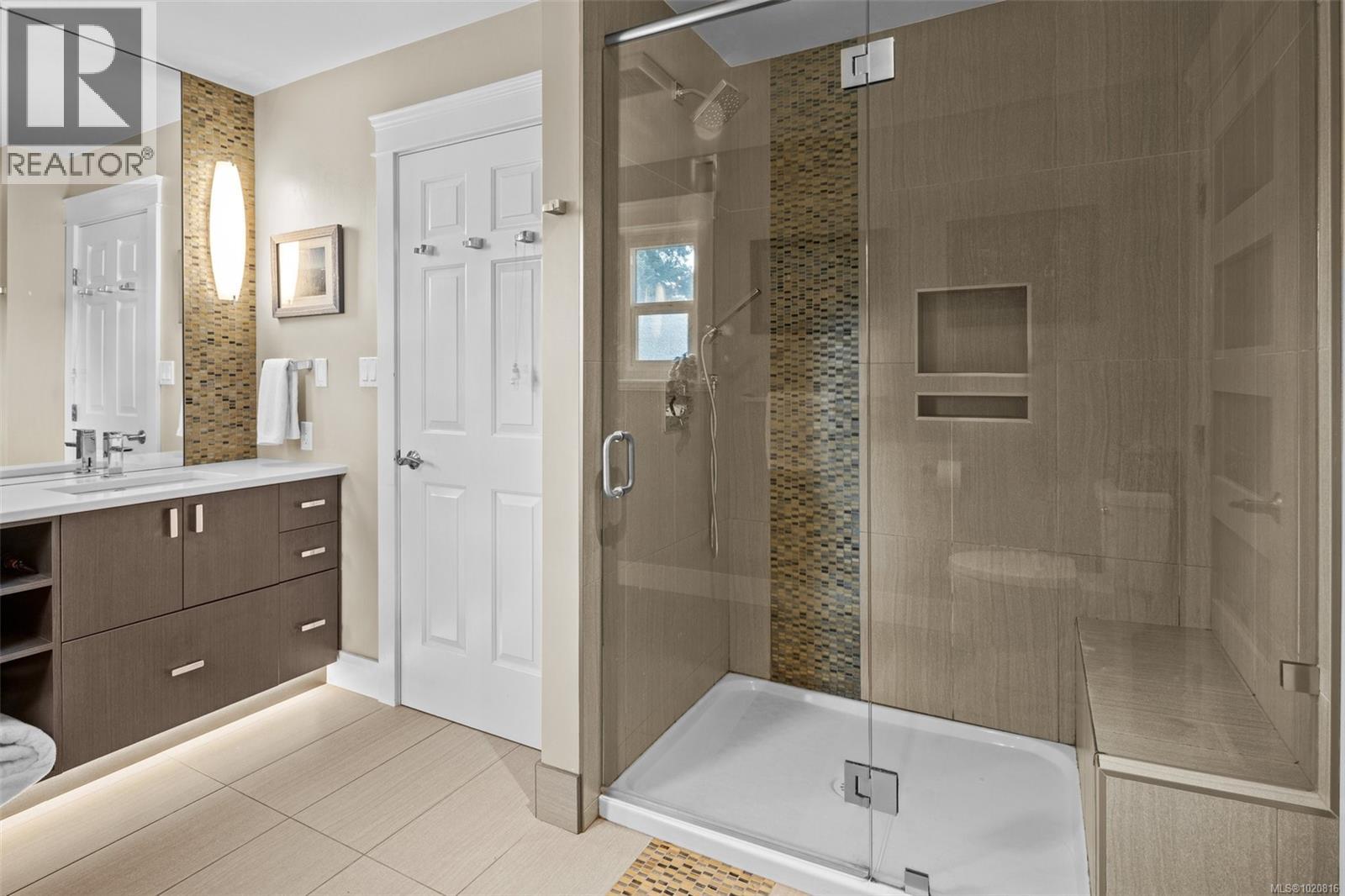 2013 Ferndale Rd, Saanich