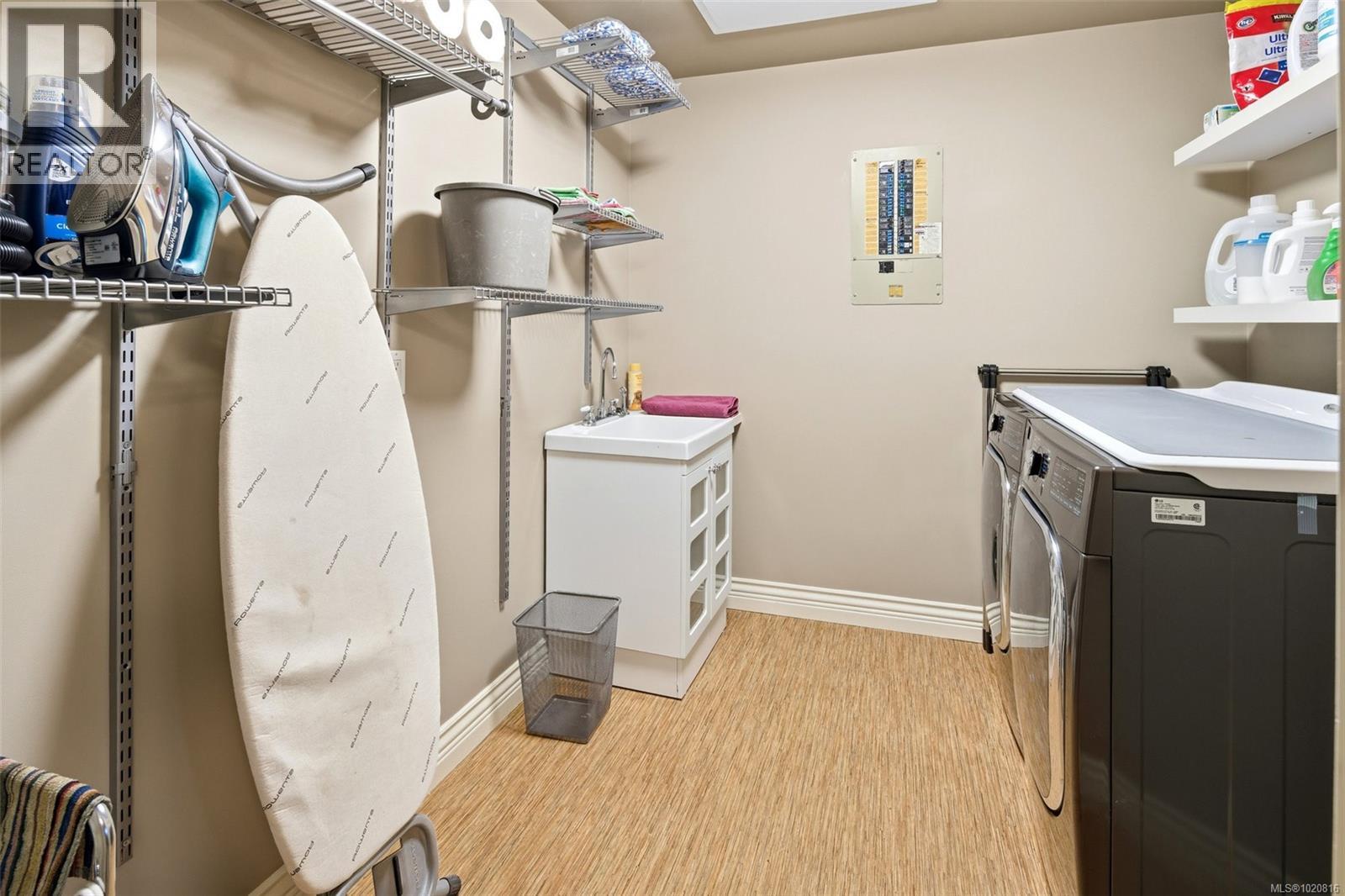 2013 Ferndale Rd, Saanich