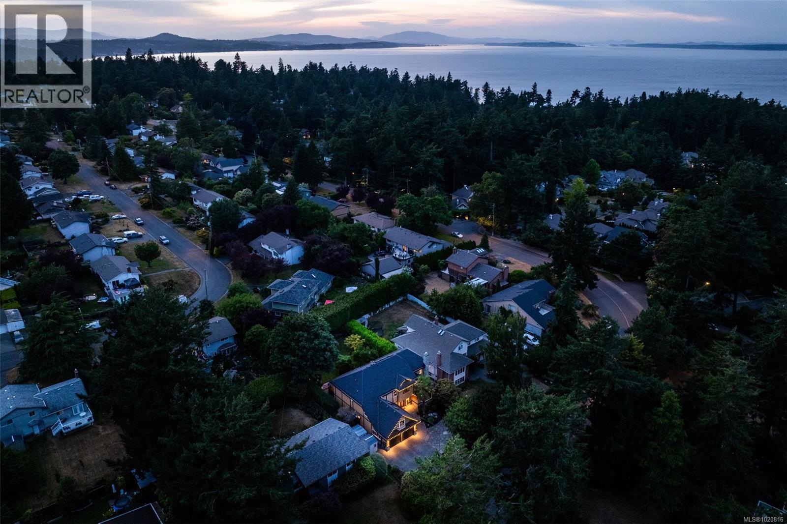 2013 Ferndale Rd, Saanich