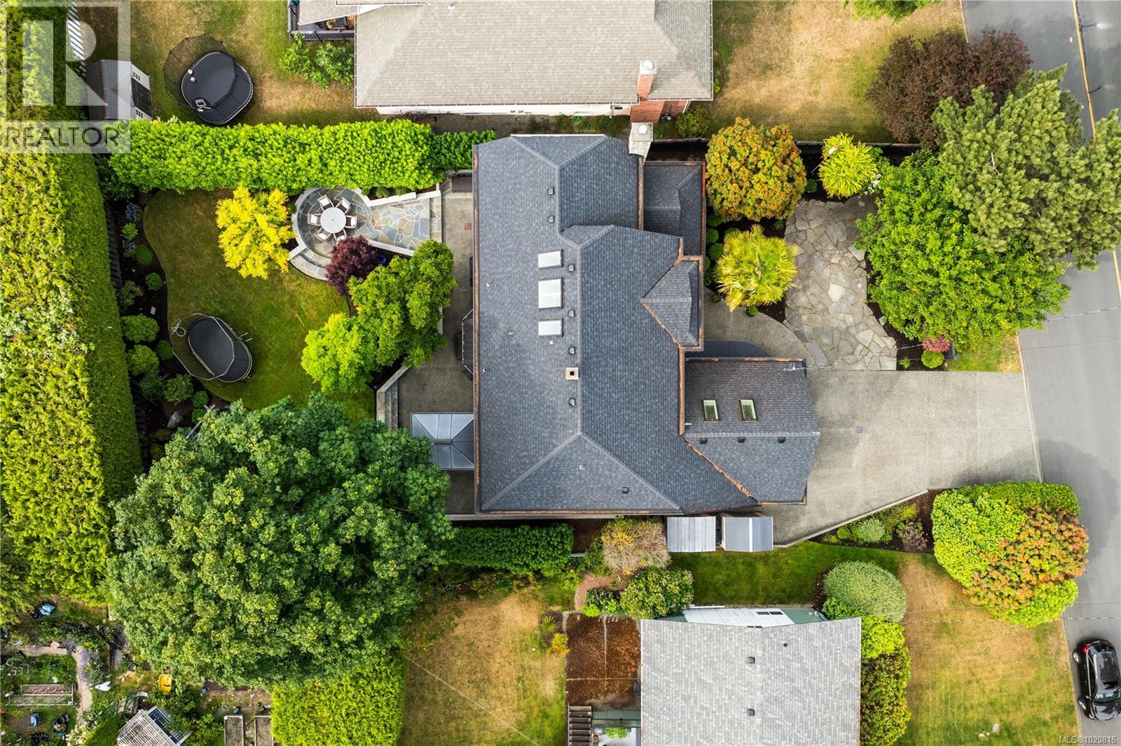 2013 Ferndale Rd, Saanich