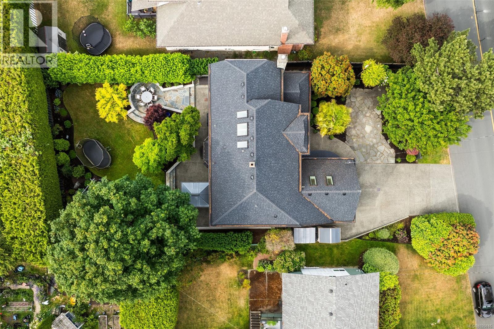 2013 Ferndale Rd, Saanich