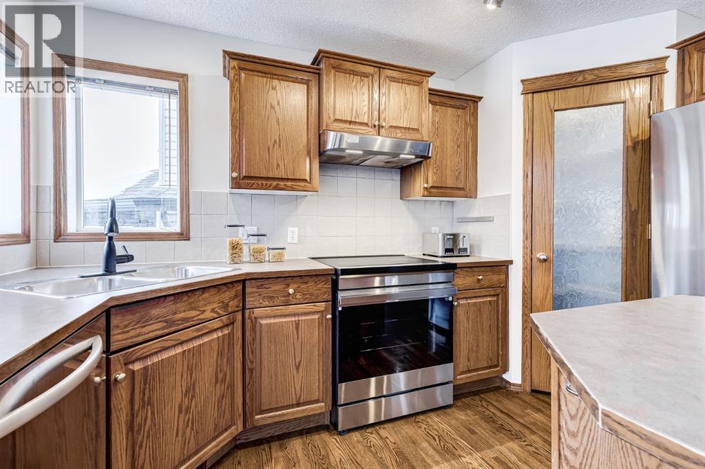 Single Family House for Sale in  Coventry Court NE Coventry Hills Calgary 