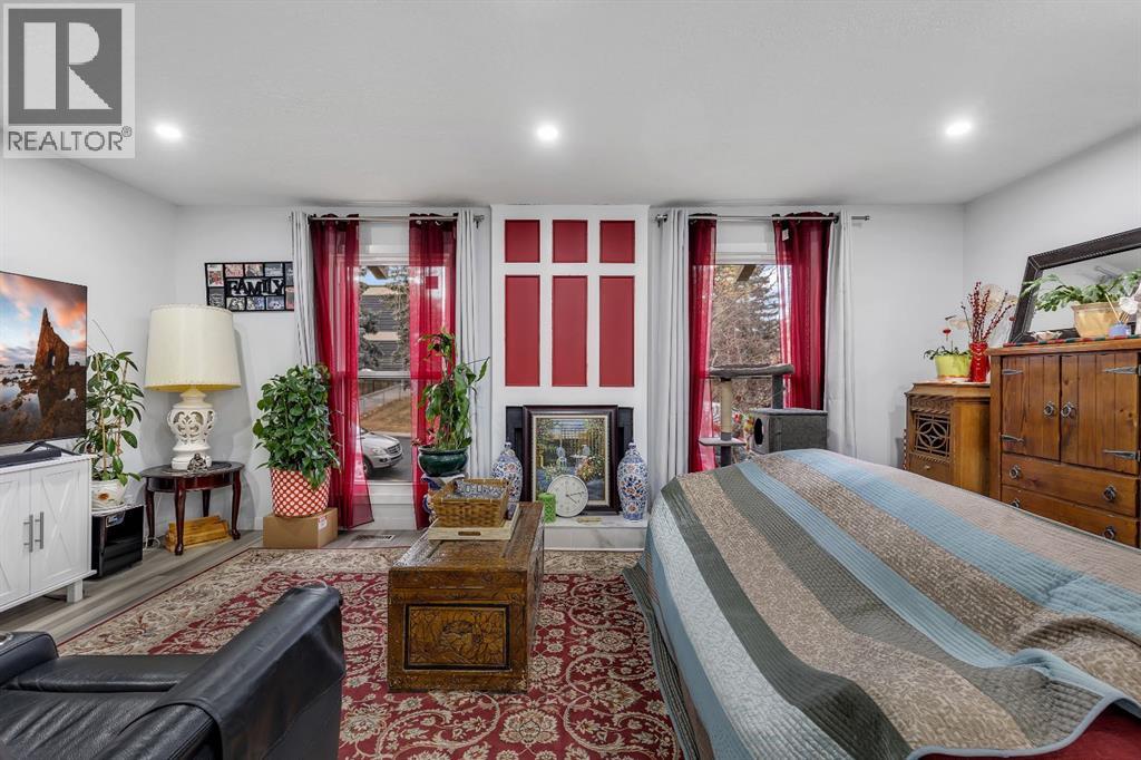 Single Family House Bi-level for Sale in  Bermuda Road NW Beddington Heights Calgary 