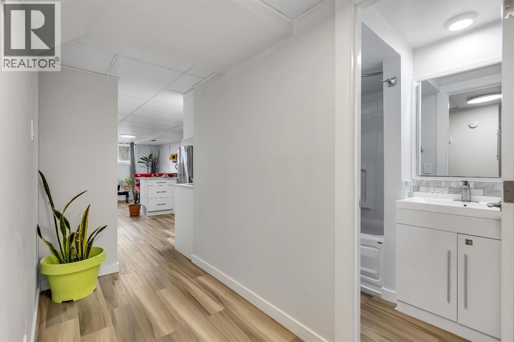 Single Family House Bi-level for Sale in  Bermuda Road NW Beddington Heights Calgary 