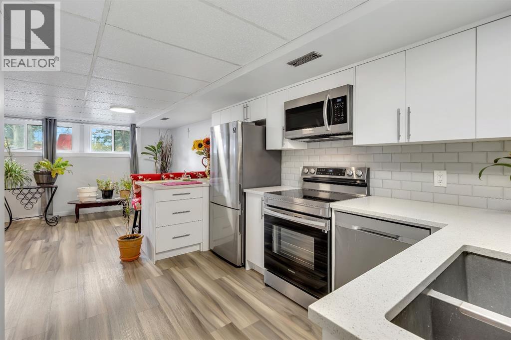 Single Family House Bi-level for Sale in  Bermuda Road NW Beddington Heights Calgary 