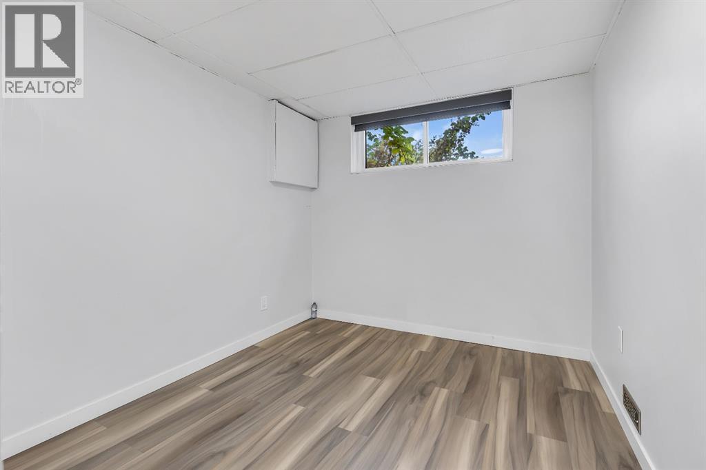 Single Family House Bi-level for Sale in  Bermuda Road NW Beddington Heights Calgary 