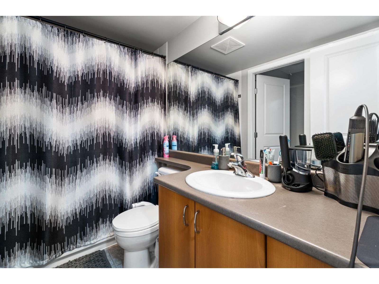 203 14885 105 AVENUE, Surrey