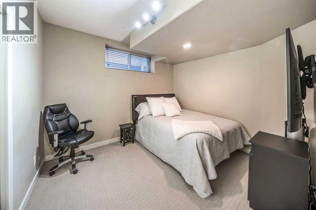 Single Family House for Sale in  Sherwood Point NW Sherwood Calgary 