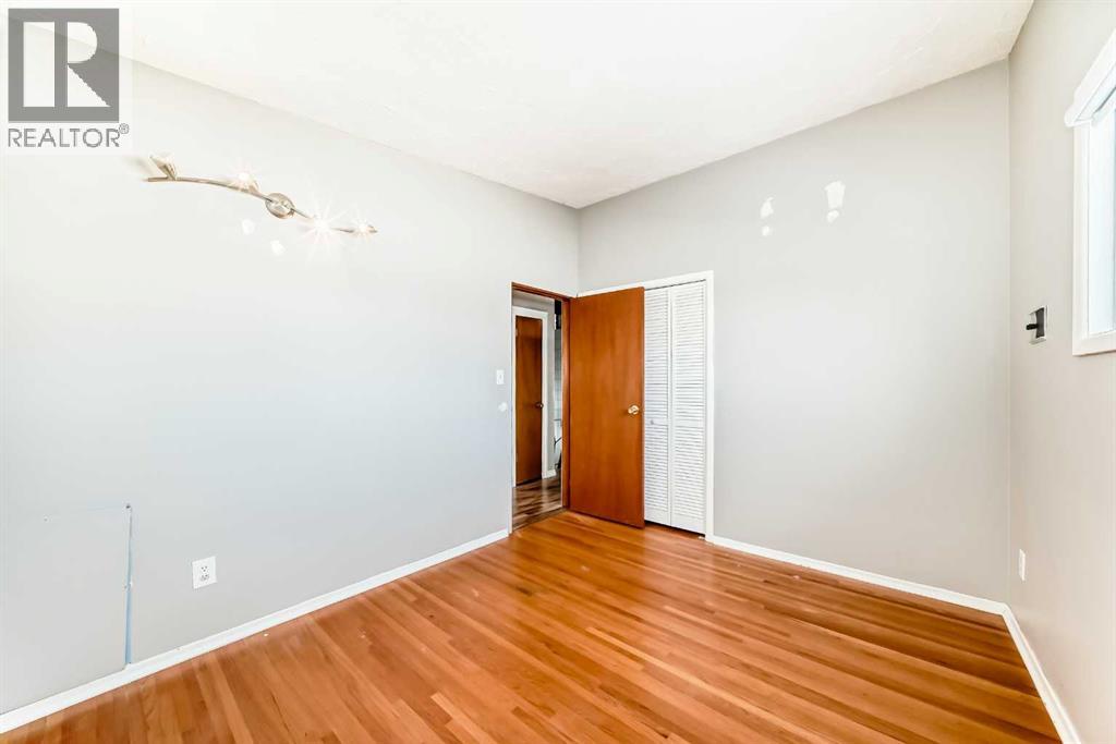 Single Family House Bi-level for Sale in  Millar Road NE Mayland Heights Calgary 