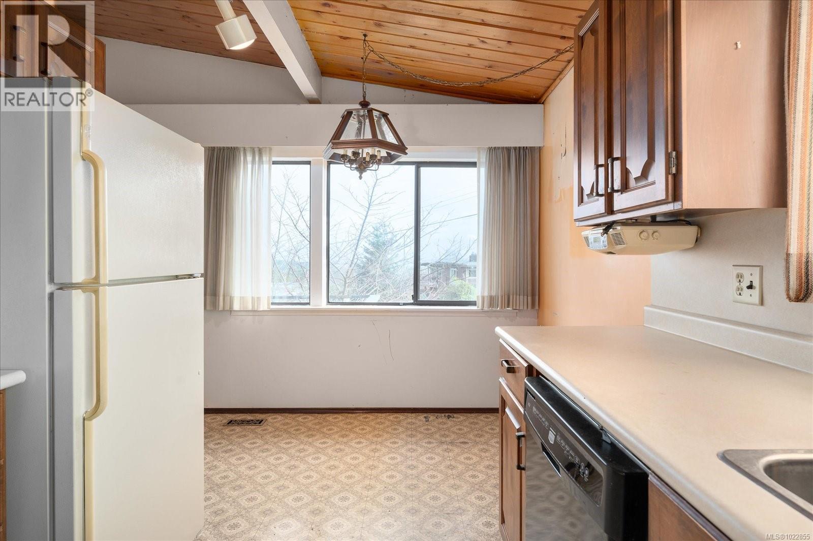 912 CAPILANO PL - 14