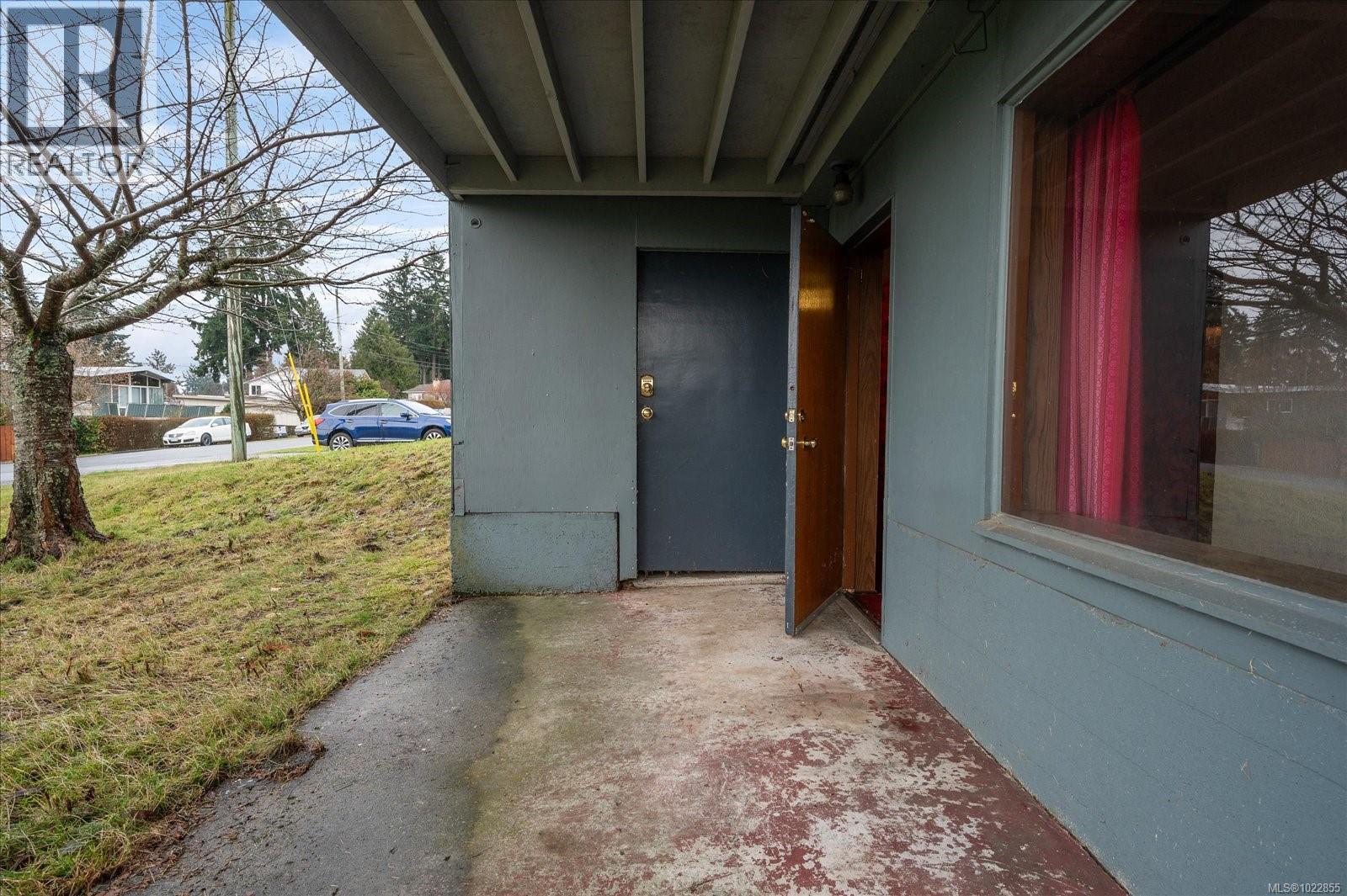 912 CAPILANO PL - 36