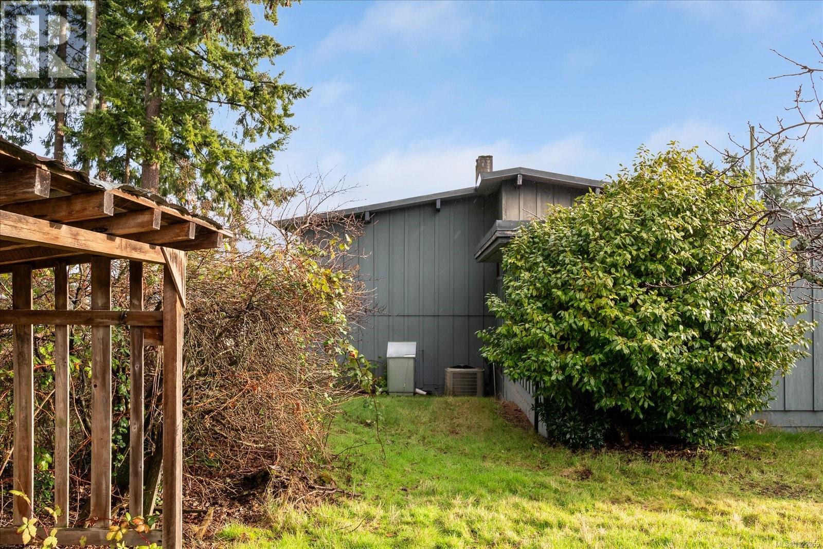 912 CAPILANO PL - 45