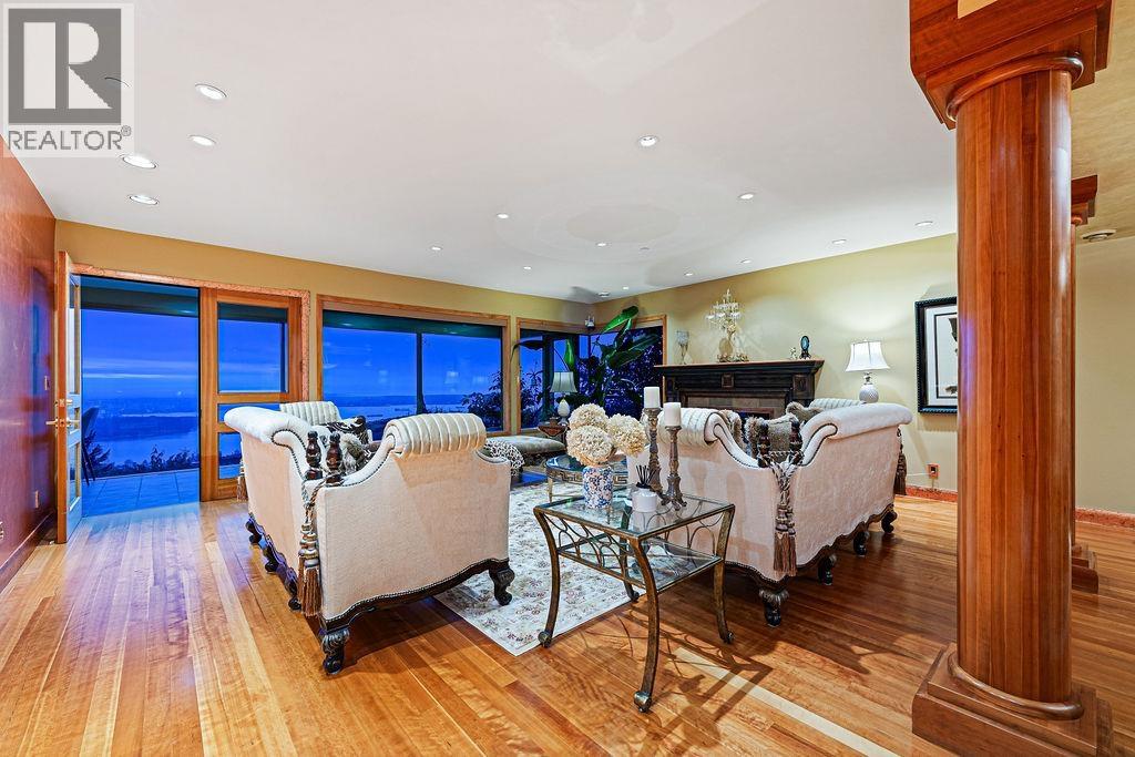 1626 PINECREST DRIVE, West Vancouver