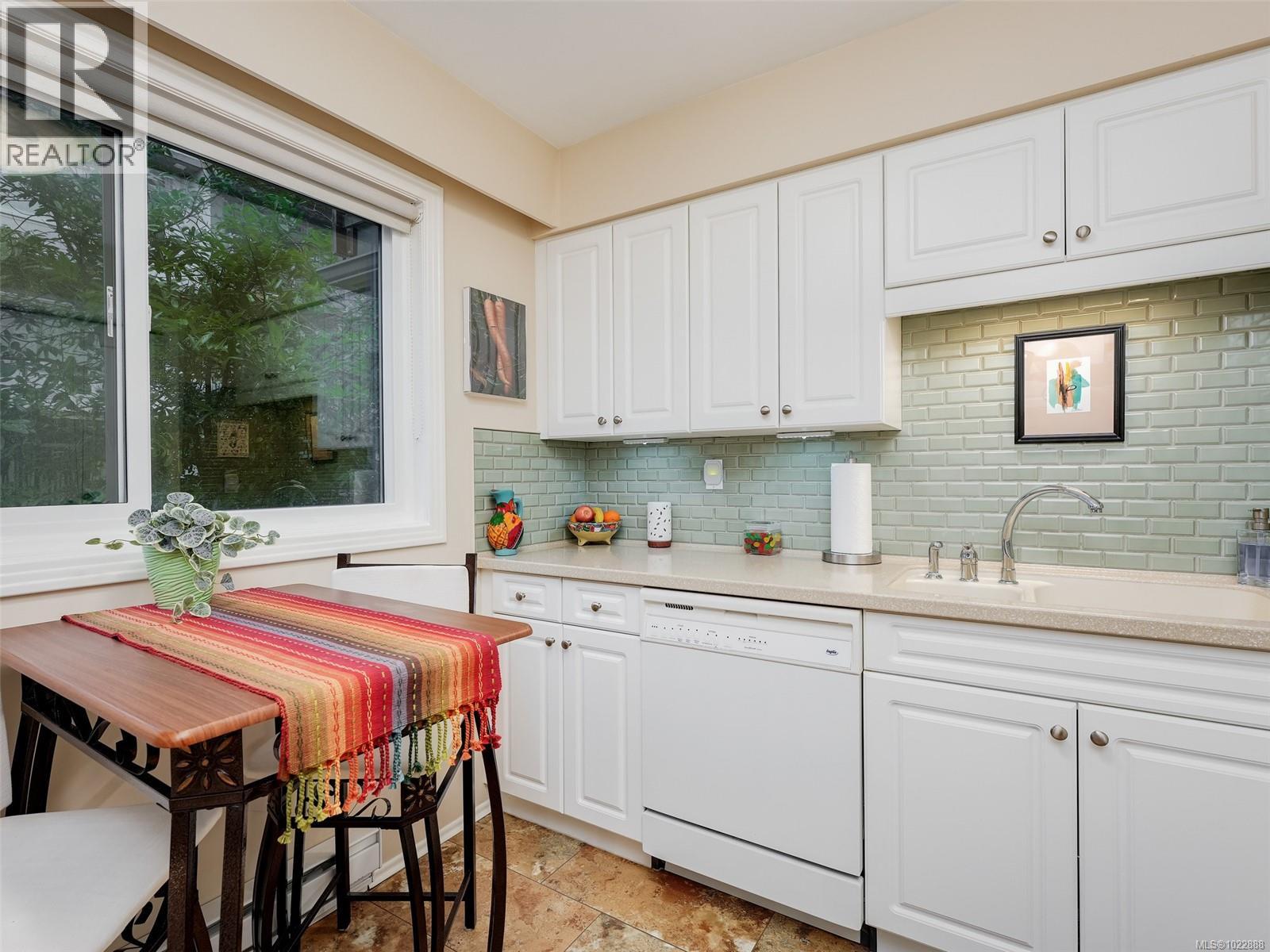 306 280 Douglas St, Victoria