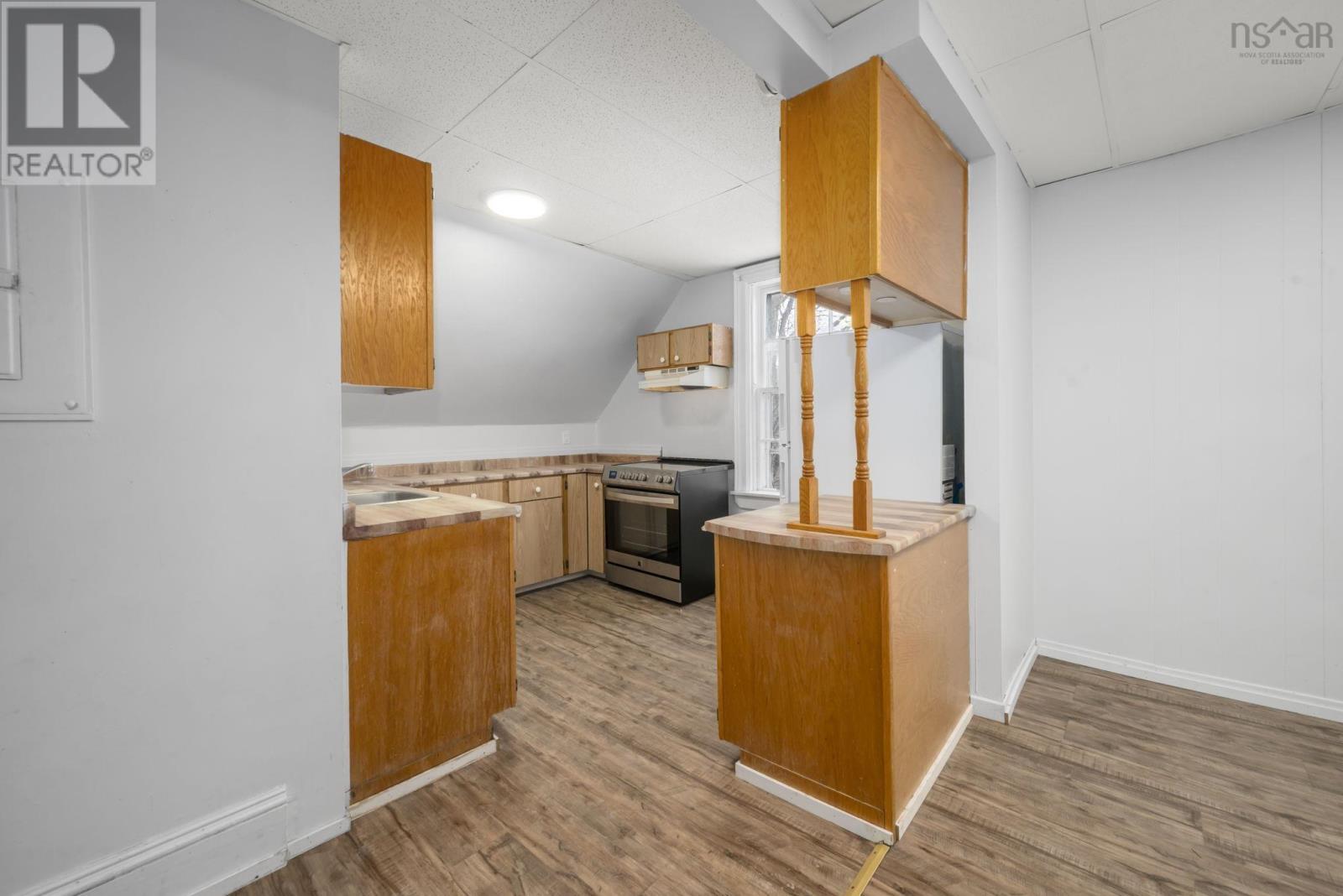 Property 22 of 49 of 62 Young Street