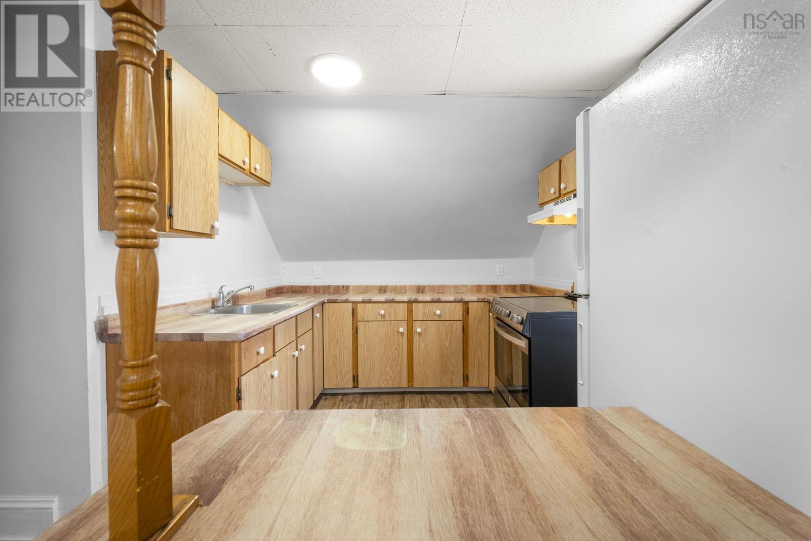 Property 23 of 49 of 62 Young Street