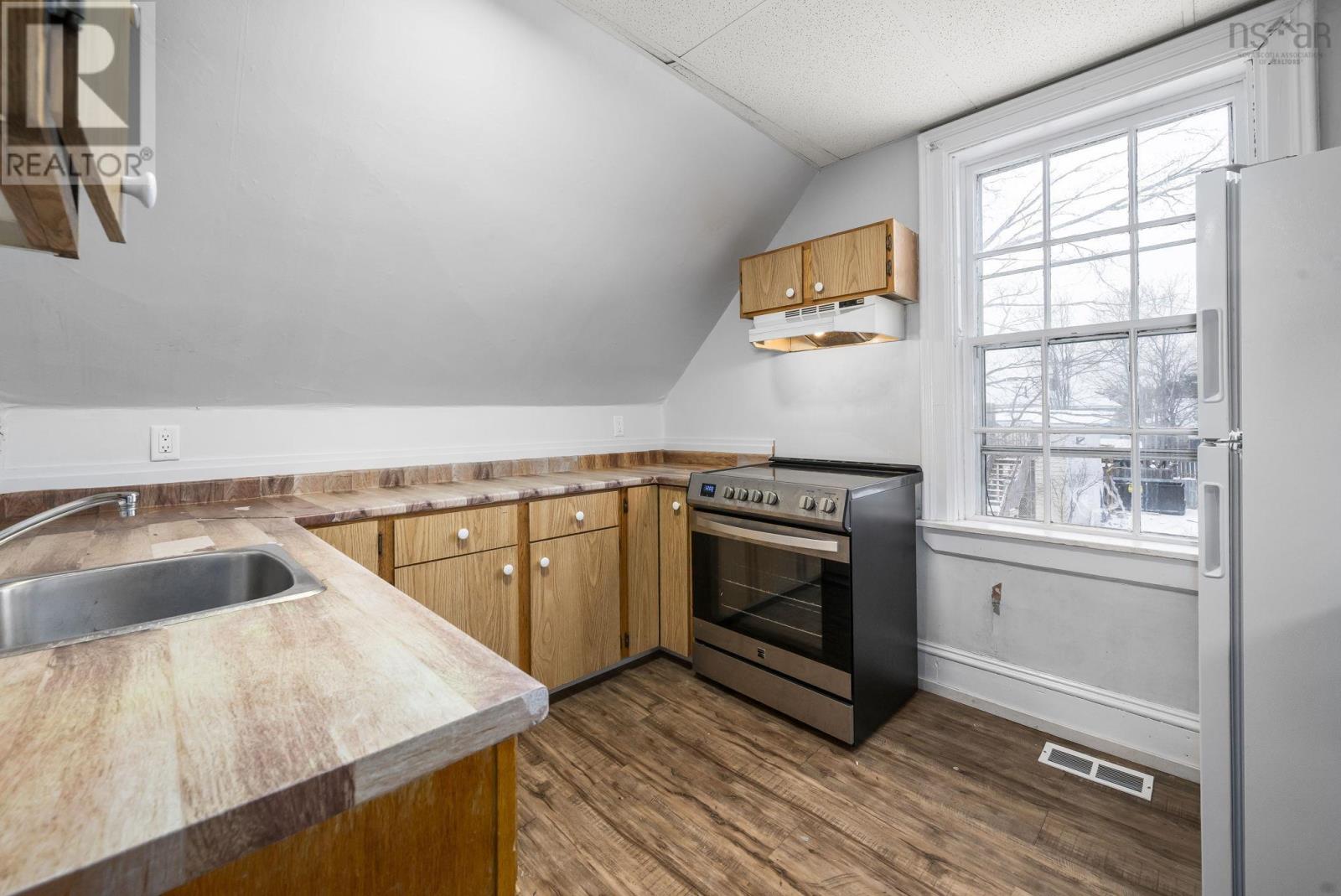 Property 24 of 49 of 62 Young Street