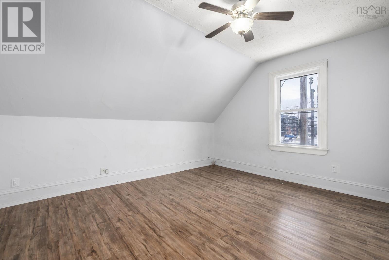 Property 31 of 49 of 62 Young Street