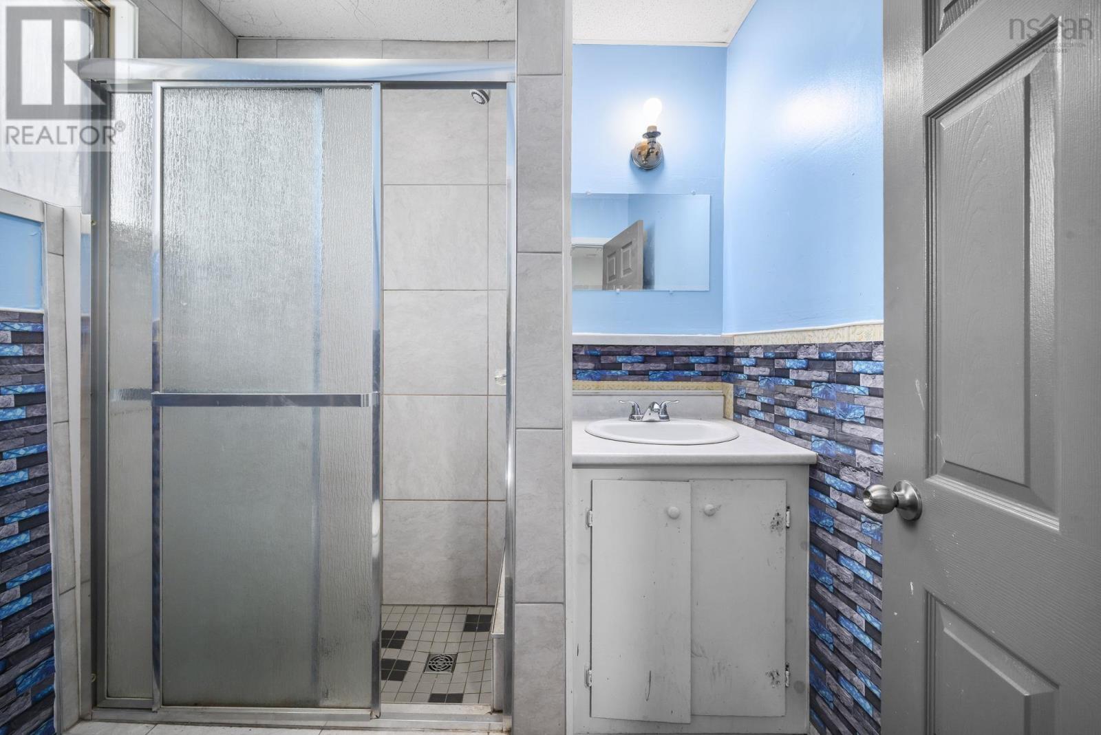 Property 35 of 49 of 62 Young Street