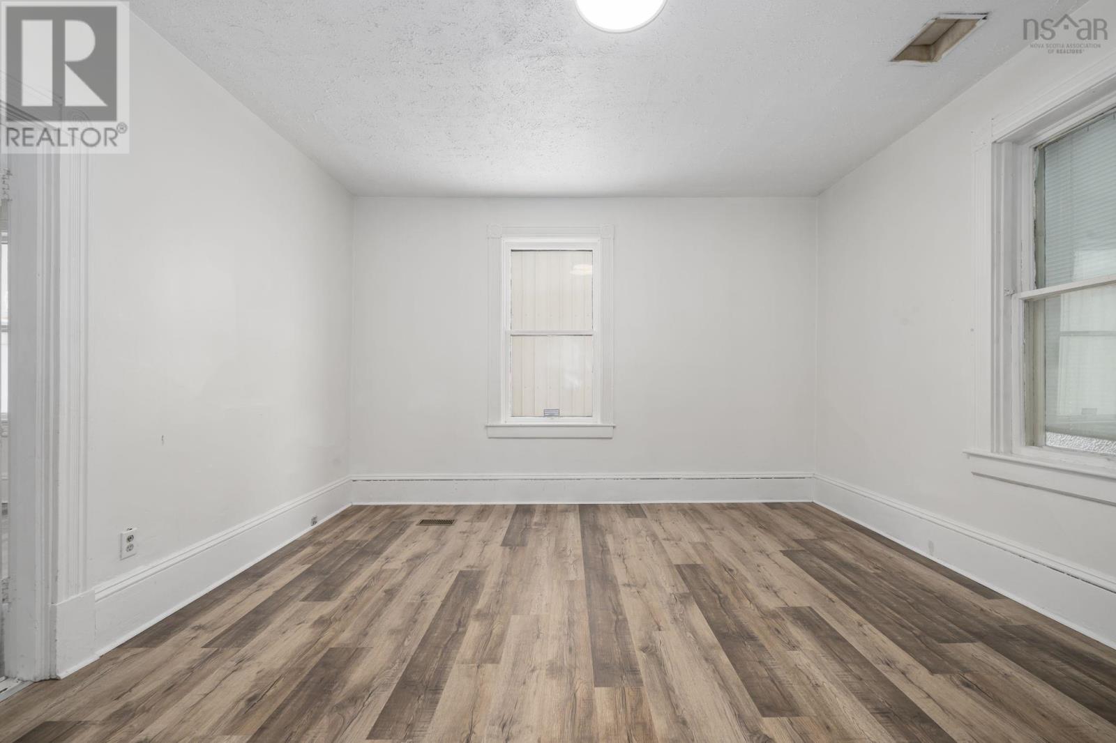 Property 5 of 49 of 62 Young Street