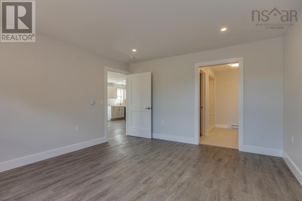 Property 21 of 36 of 1R 36 Pemberton Avenue