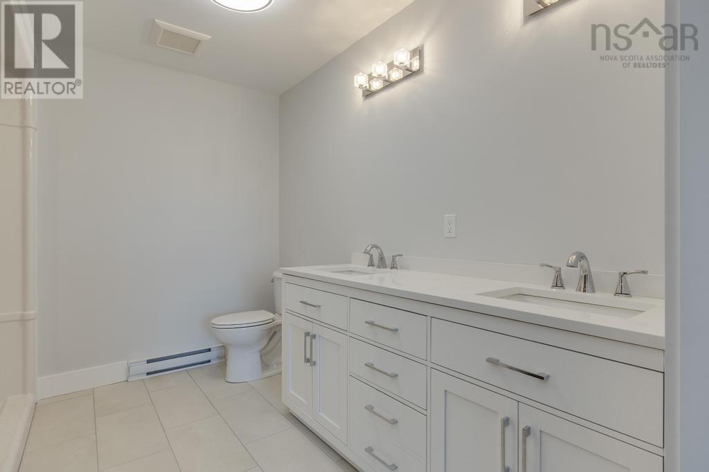 Property 23 of 36 of 1R 36 Pemberton Avenue