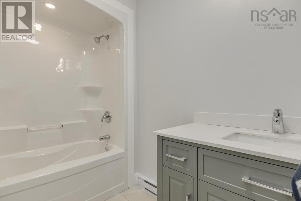 Property 31 of 36 of 1R 36 Pemberton Avenue