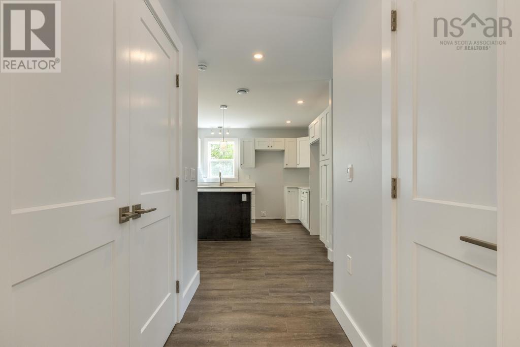 Property 32 of 36 of 1R 36 Pemberton Avenue