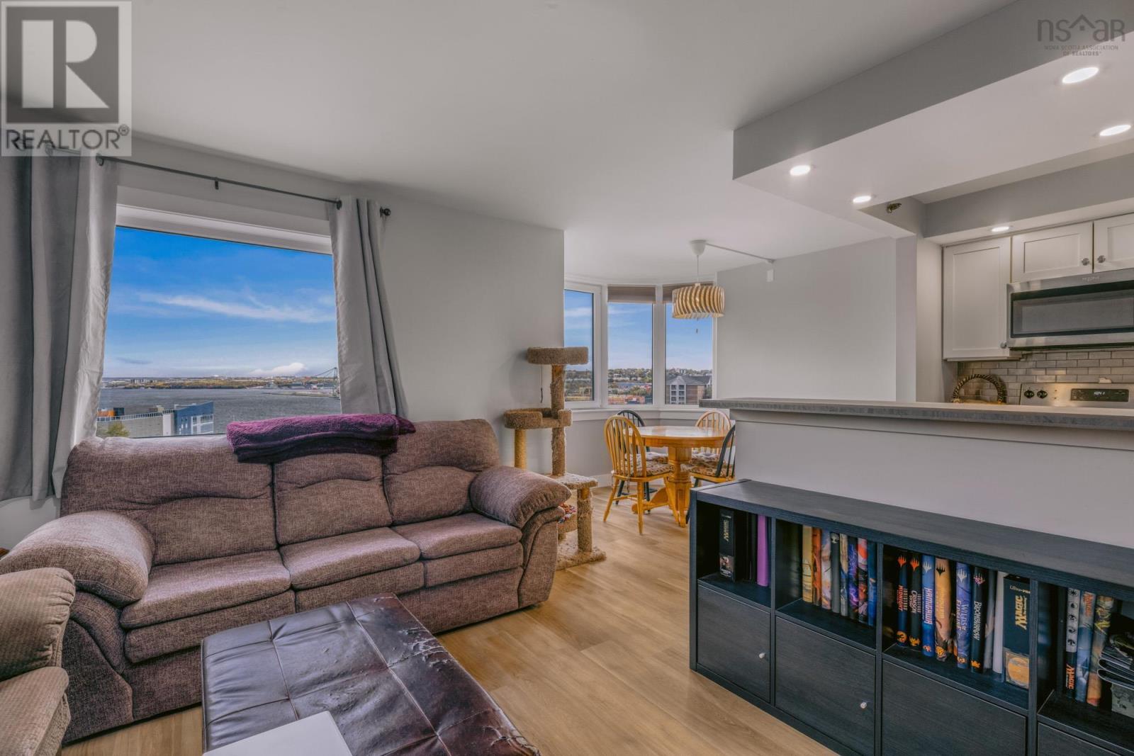 Property 8 of 41 of 216 45 Vimy Avenue