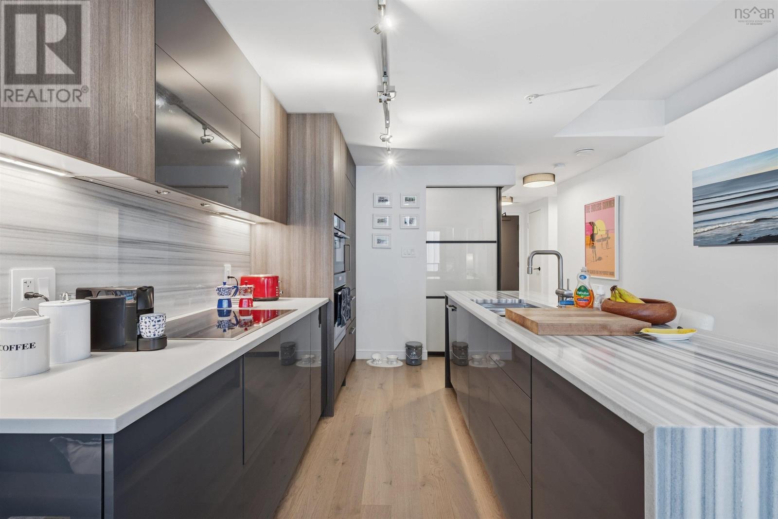 Property 10 of 48 of 1009 1650 Granville Street