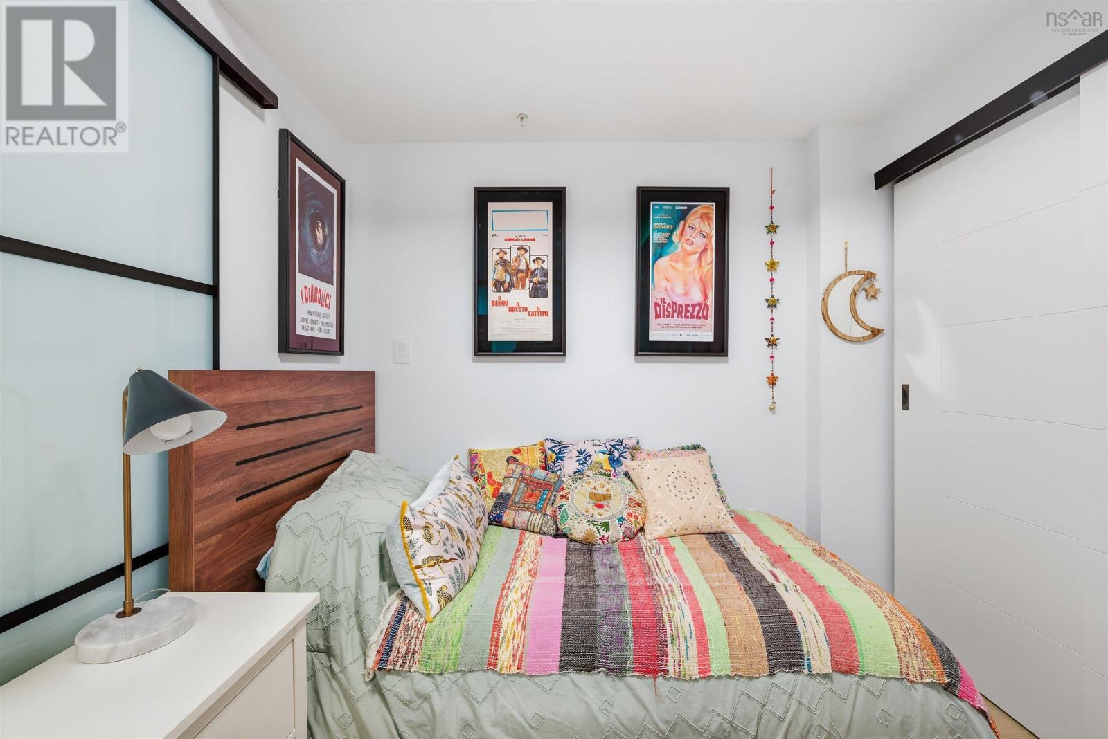 Property 21 of 48 of 1009 1650 Granville Street