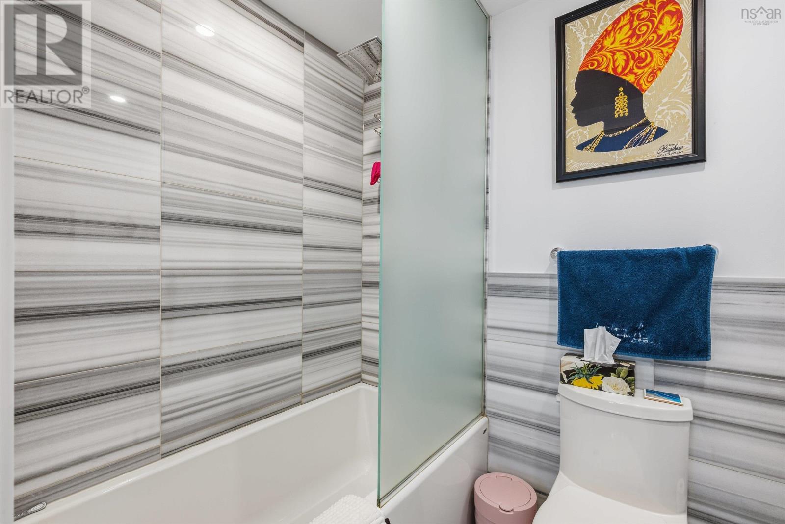 Property 27 of 48 of 1009 1650 Granville Street