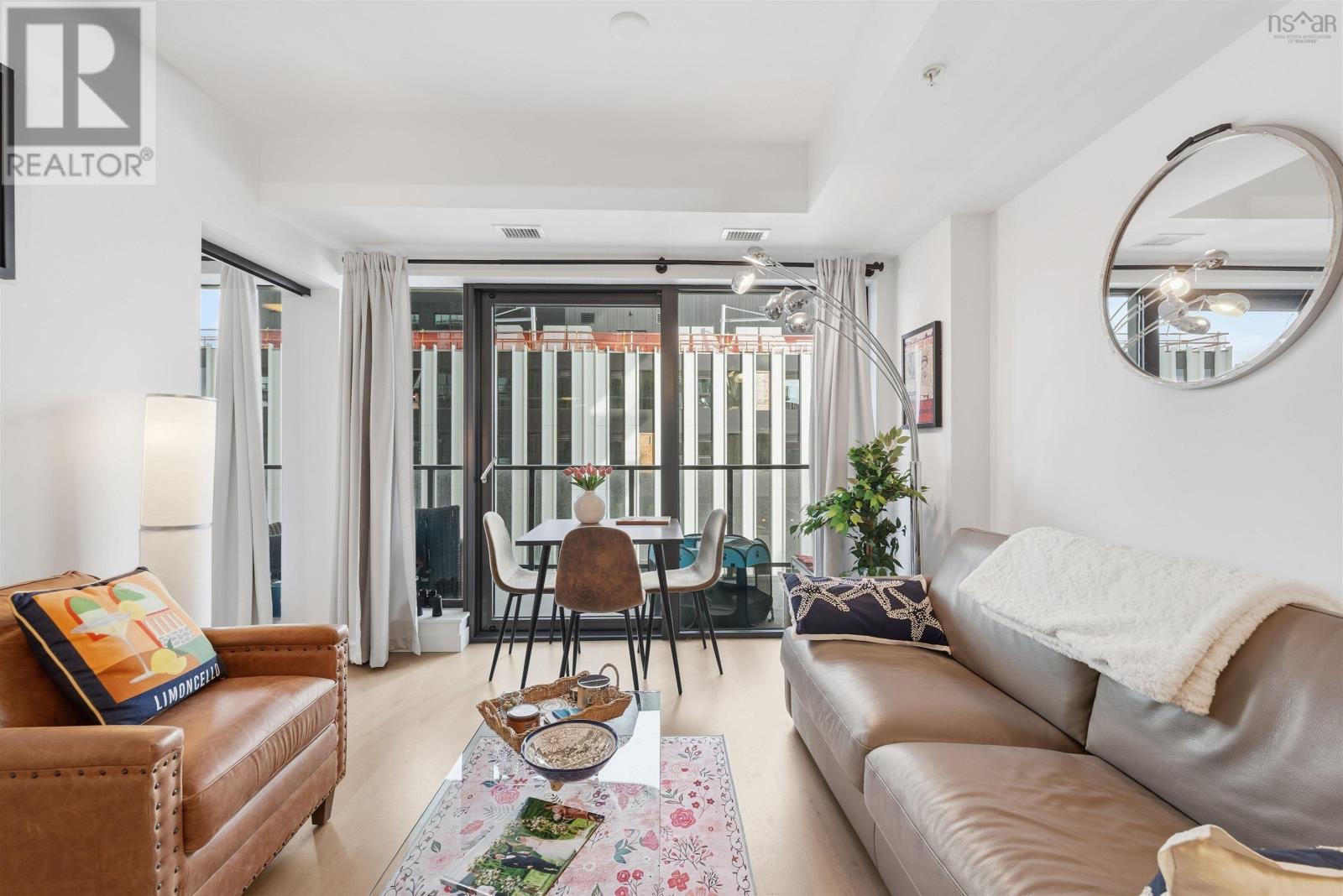 Property 13 of 48 of 1009 1650 Granville Street