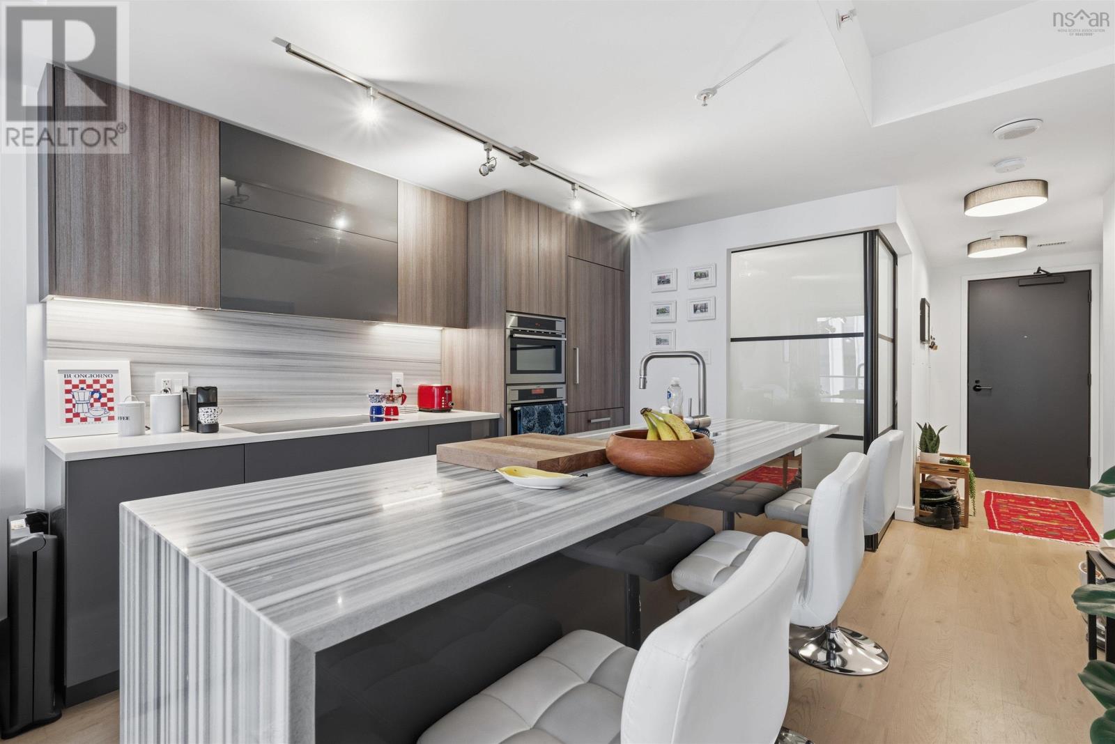 Property 7 of 48 of 1009 1650 Granville Street