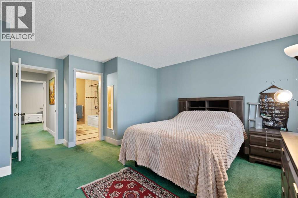 Single Family House for Sale in  Coral Springs Close NE Coral Springs Calgary 