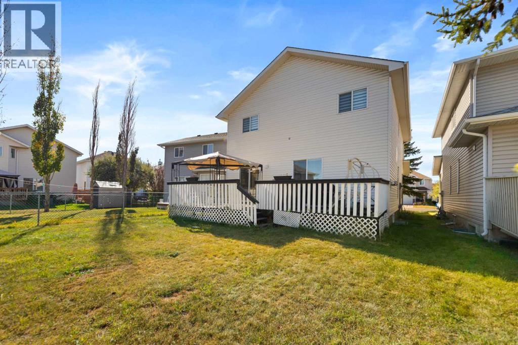 Single Family House for Sale in  Coral Springs Close NE Coral Springs Calgary 