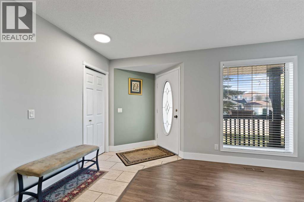 Single Family House for Sale in  Coral Springs Close NE Coral Springs Calgary 