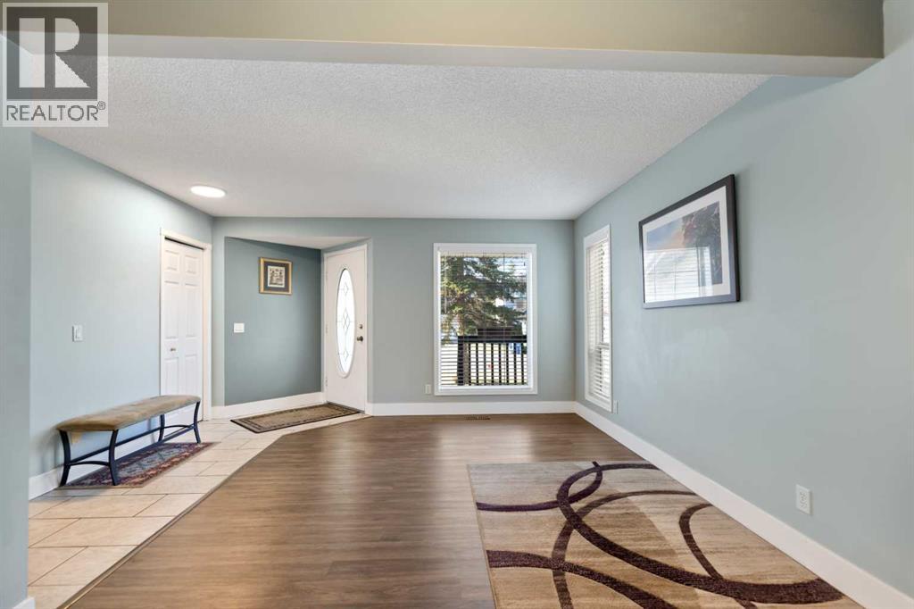 Single Family House for Sale in  Coral Springs Close NE Coral Springs Calgary 