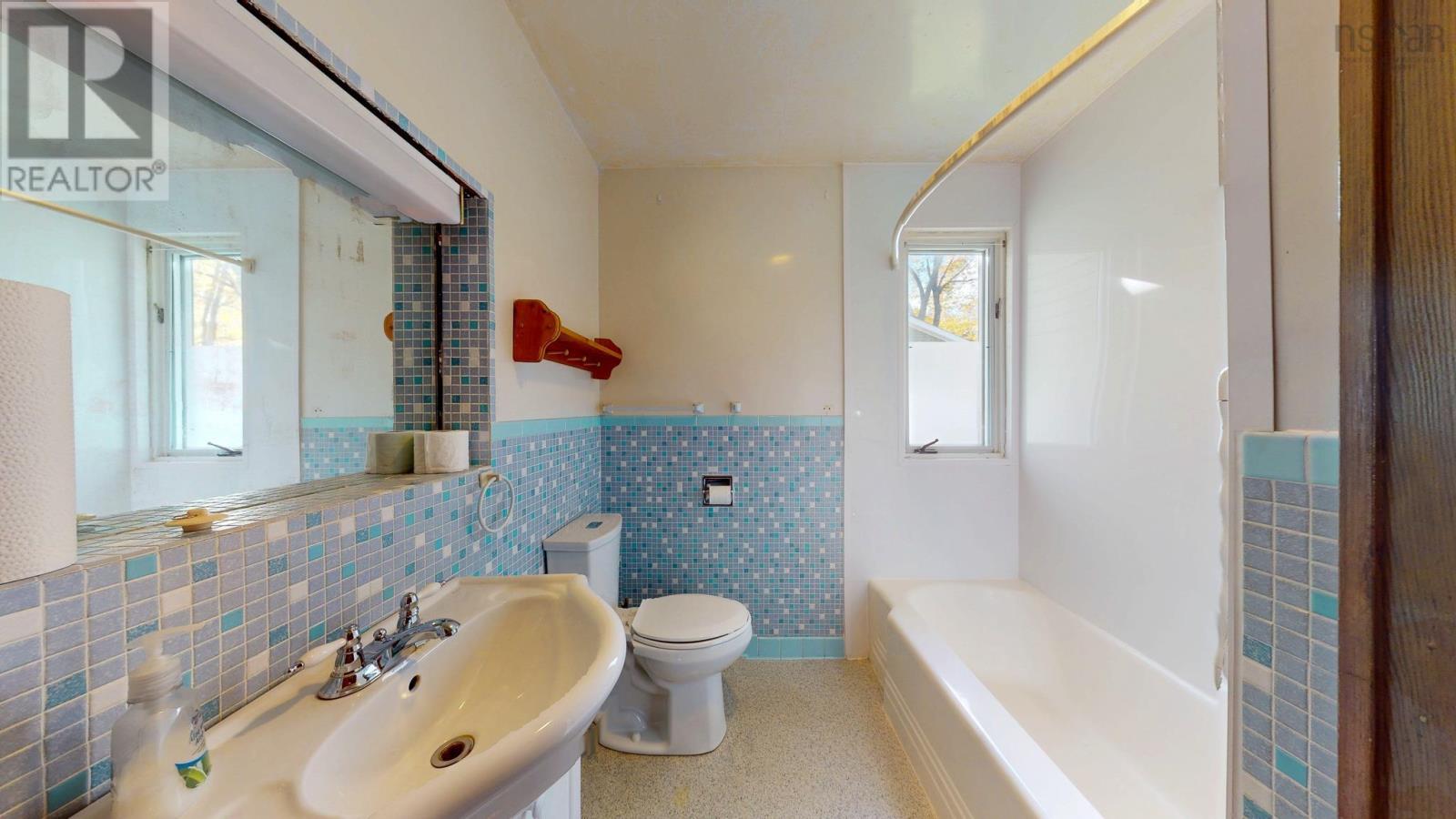 Property 18 of 38 of 4 Montgomery Street