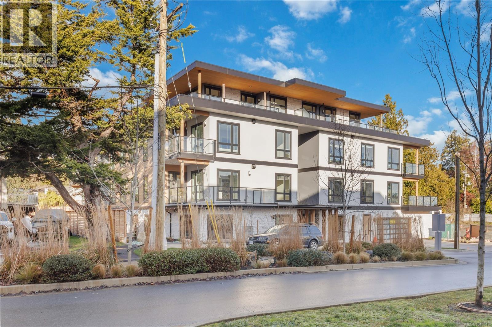 103 986 Doumac Ave, Saanich